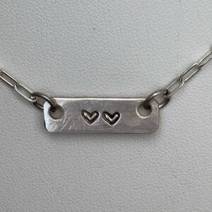 Silver color bar necklace with engraved hearts/ silver tone